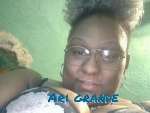 Ari_grande
