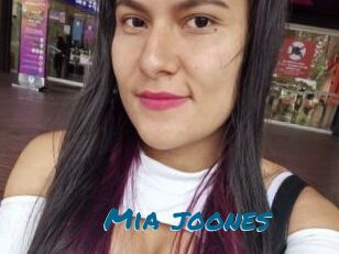 Mia_joones
